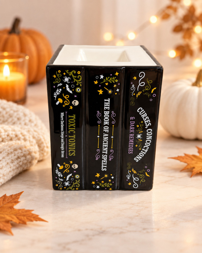 Προεπιλεγμένη φωτογραφία ΑΡΩΜΑΤΙΣΤΗΣ Witch Books Black and white